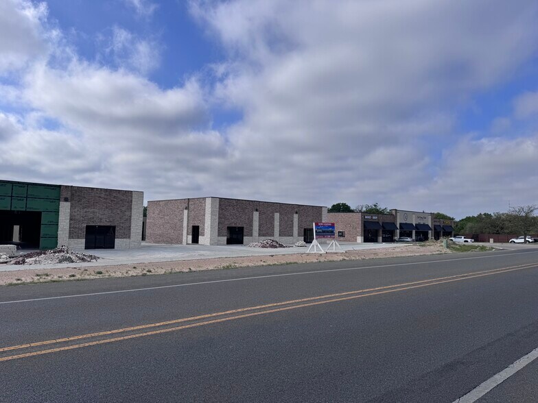 13010 S FM 730, Azle, TX à louer - Photo de l’immeuble – Image 3 sur 5