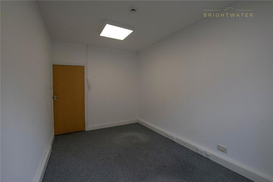 2 Southampton Rd, Ringwood à louer - Photo de l’immeuble – Image 3 sur 19