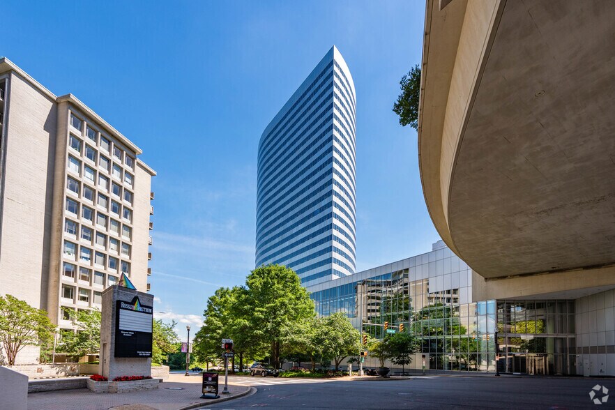 1000 Wilson Blvd, Arlington, VA à louer - Photo principale – Image 1 sur 32