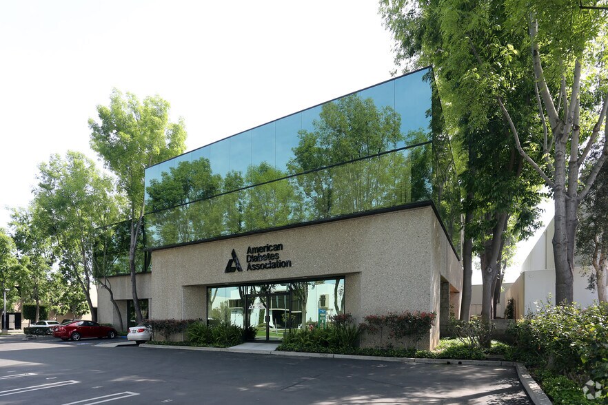 17752 Mitchell N, Irvine, CA à louer - Photo principale – Image 1 sur 12