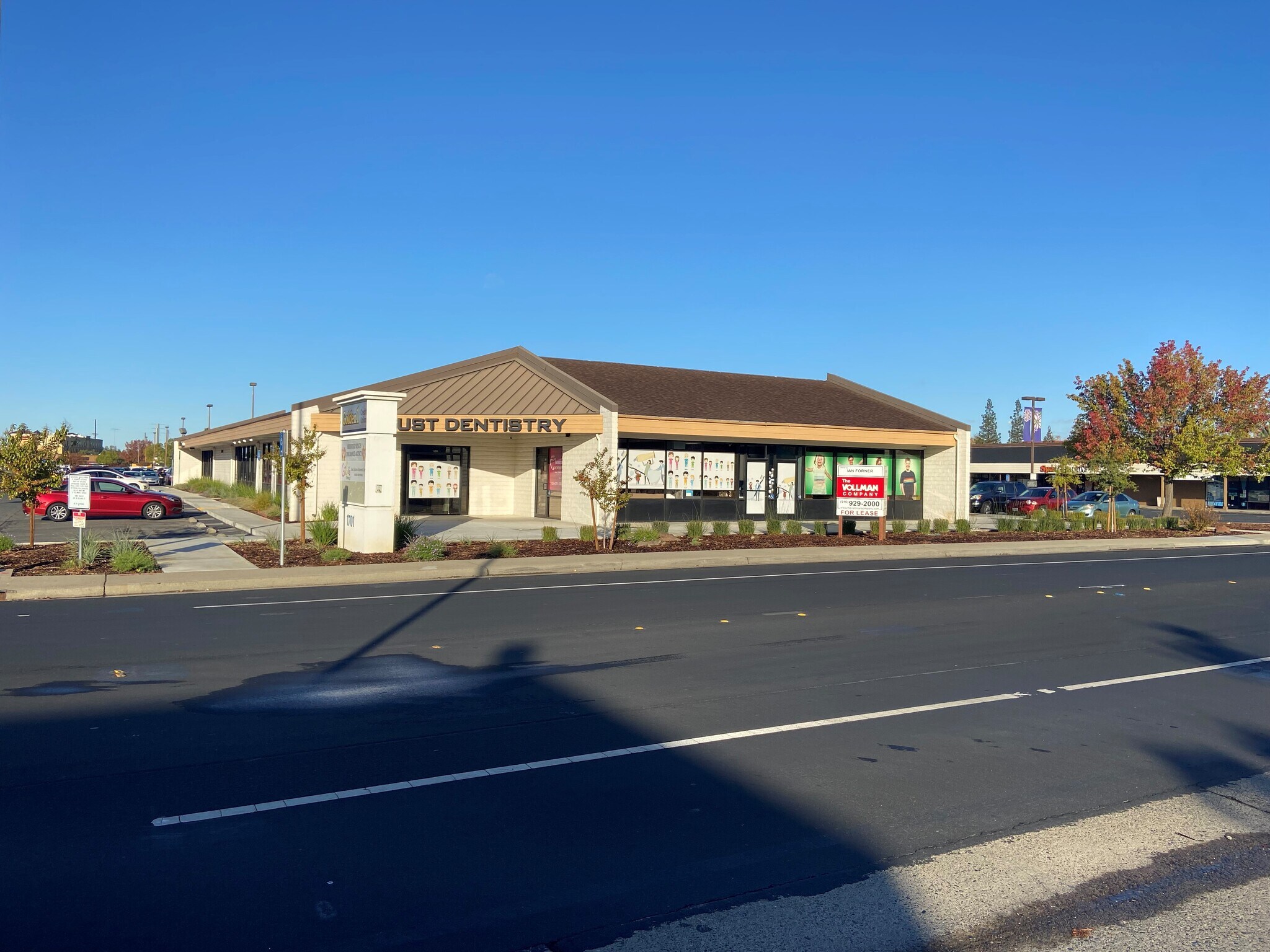 1701 Santa Clara Dr, Roseville, CA à louer Photo principale– Image 1 sur 3