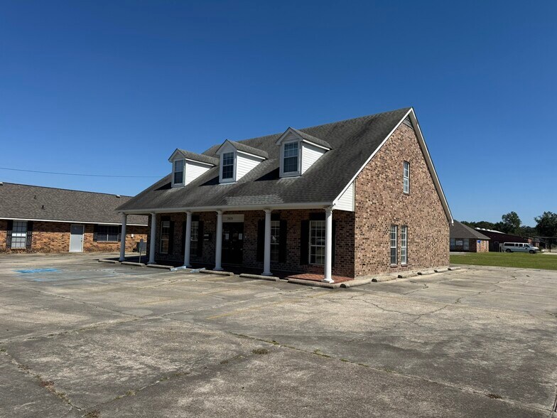 2020 S Burnside Ave, Gonzales, LA à louer - Photo de l’immeuble – Image 2 sur 19