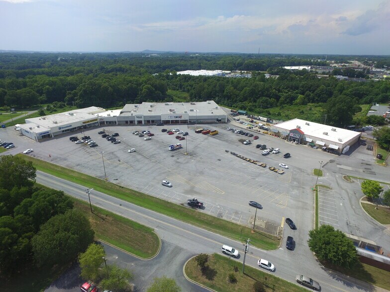 1301-1349 W Floyd Baker Blvd, Gaffney, SC à louer - Photo de l’immeuble – Image 3 sur 36