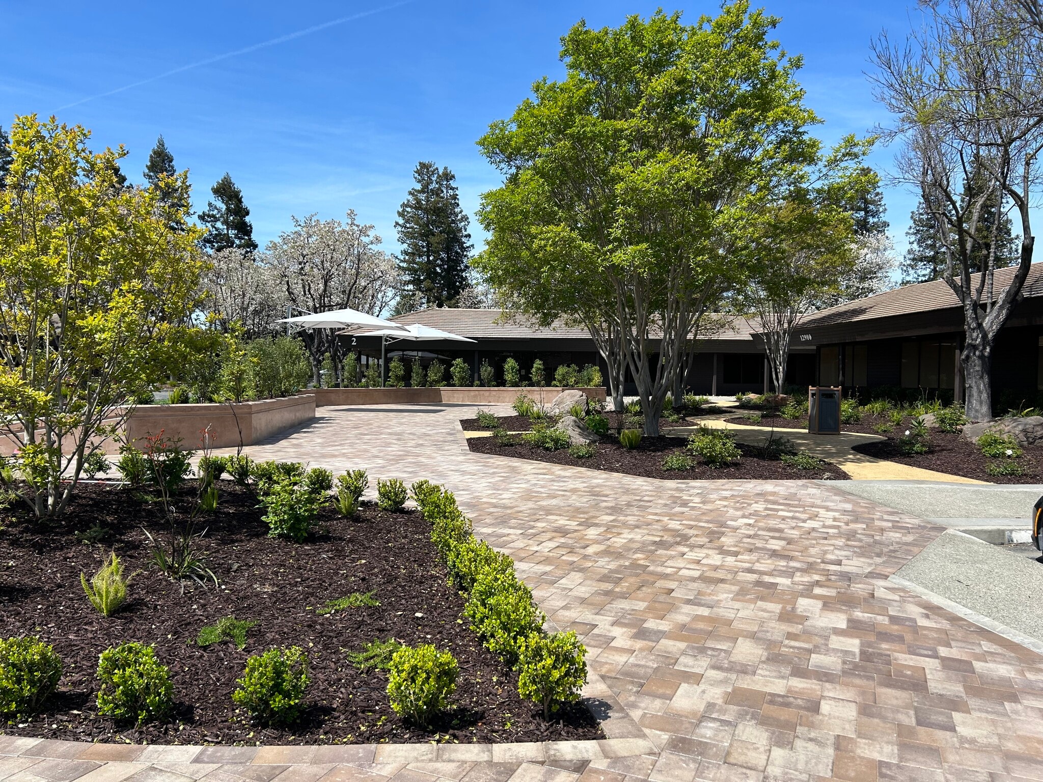12930 Saratoga Ave, Saratoga, CA à louer Photo de l’immeuble– Image 1 sur 13
