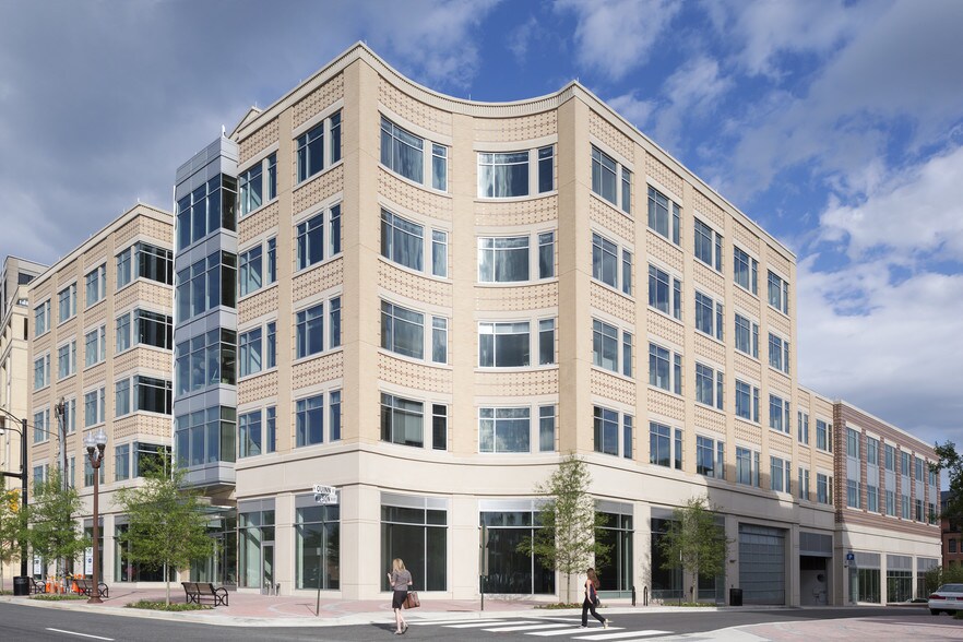 1776 Wilson Blvd, Arlington, VA à louer - Photo de l’immeuble – Image 3 sur 6