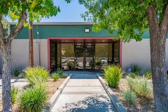 12701 Van Nuys Blvd, Pacoima, CA à louer Photo intérieure– Image 1 sur 21