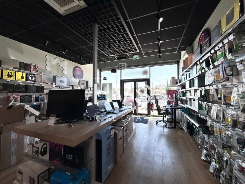 724 Avenue Du Club Hippique, Aix-en-Provence à louer - Photo de l’immeuble – Image 1 sur 2