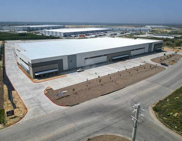 1105 Beltway Pky, Laredo, TX à louer - Photo de l’immeuble – Image 1 sur 5