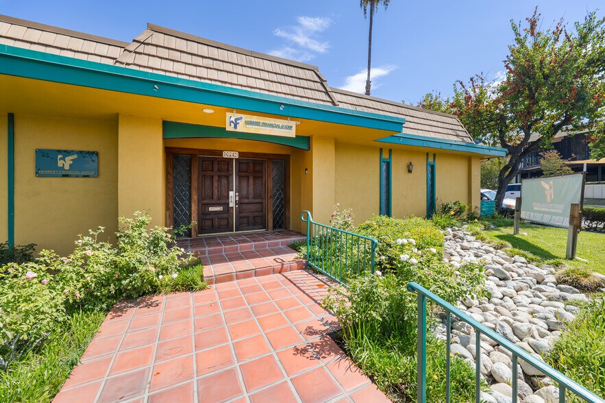 635 W Foothill Blvd, Monrovia, CA à vendre - Photo de l’immeuble – Image 2 sur 37