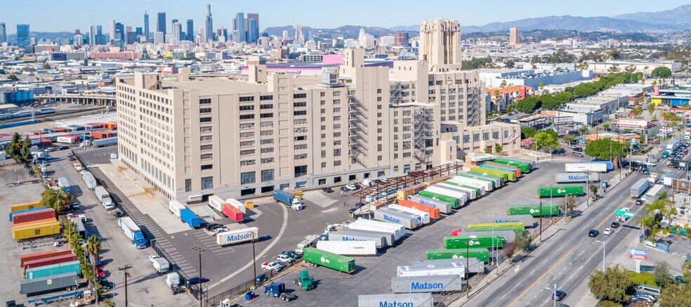 2650 E Olympic Blvd, Los Angeles, CA à louer - Photo de l’immeuble – Image 2 sur 13