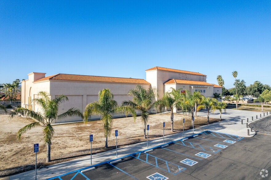 2369 W Florida Ave, Hemet, CA à louer - Photo principale – Image 1 sur 8