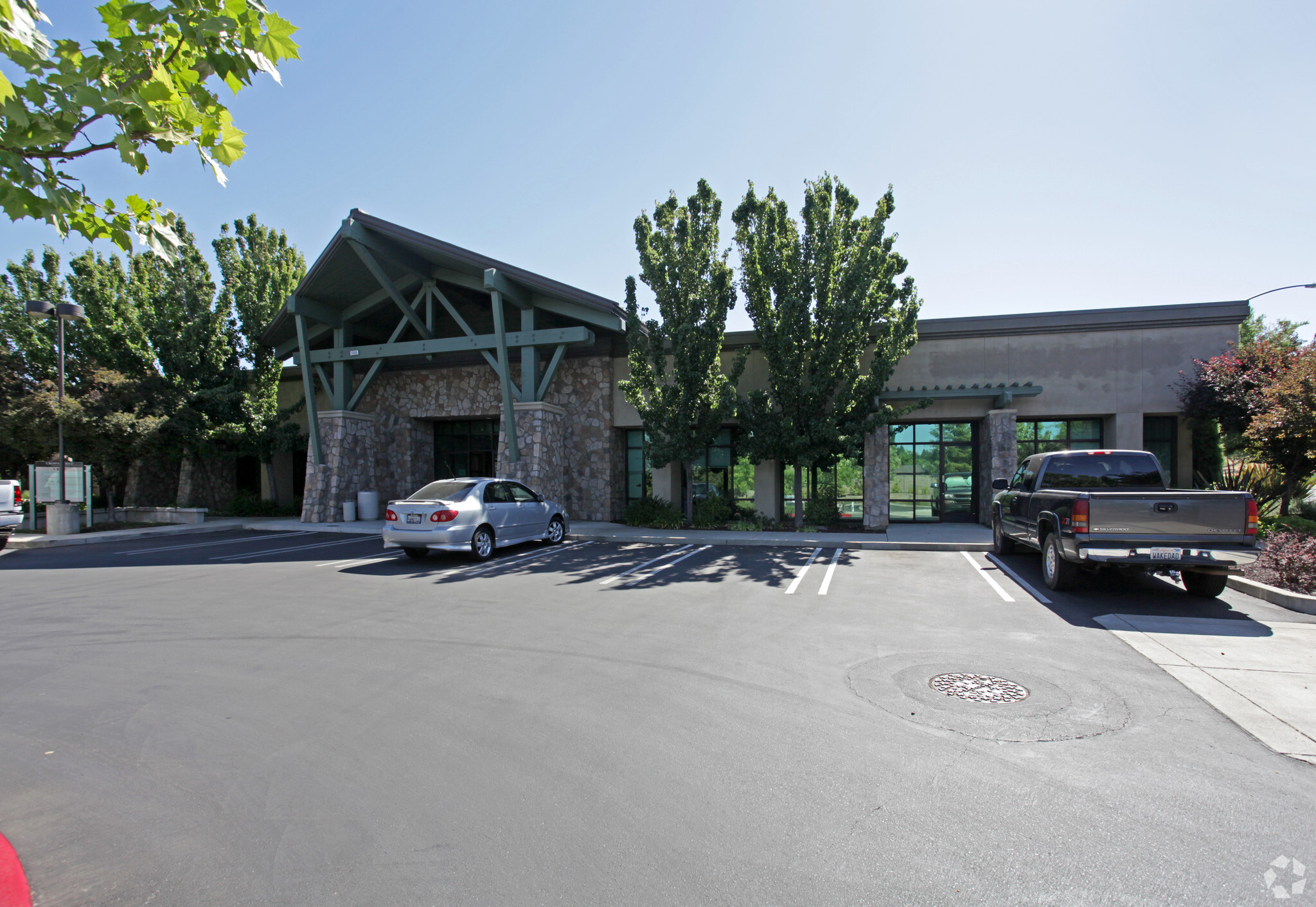 1098 Sunrise Ave, Roseville, CA à louer Photo principale– Image 1 sur 4