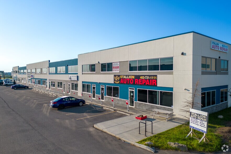10985 38th St NE, Calgary, AB à vendre - Photo de l’immeuble – Image 1 sur 29