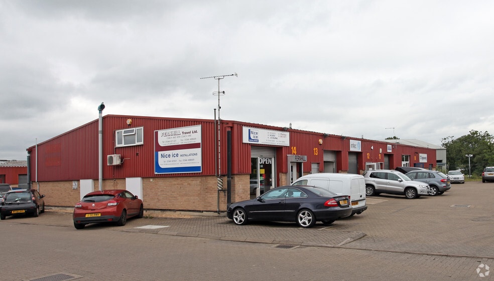 Longshot Ln, Bracknell à louer - Photo principale – Image 1 sur 3