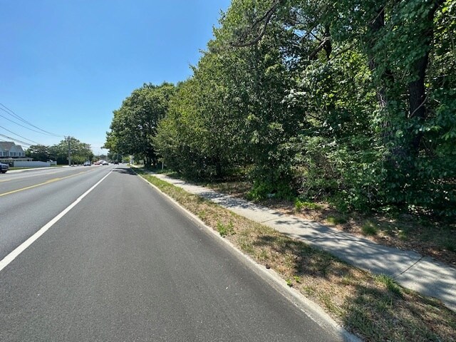 93 E Montauk Hwy, Hampton Bays, NY à vendre - Photo de l’immeuble – Image 1 sur 2