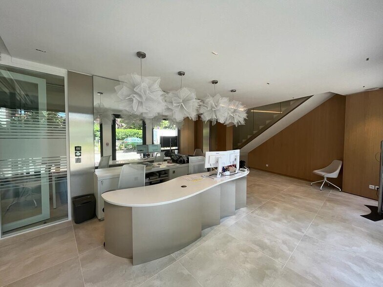 Bureau dans Annecy à louer - Photo de l’immeuble – Image 3 sur 4