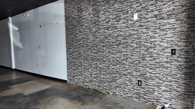 6035 Peachtree Rd, Atlanta, GA à louer - Vidéo sur l’annonce professionnelle 