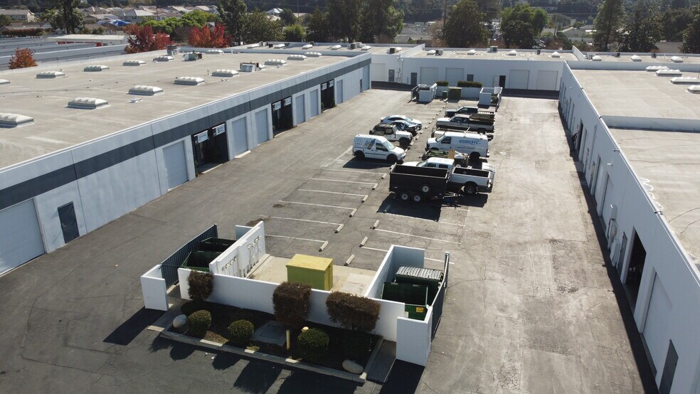 269-299 W Allen Ave, San Dimas, CA à louer - Photo de l’immeuble – Image 3 sur 9