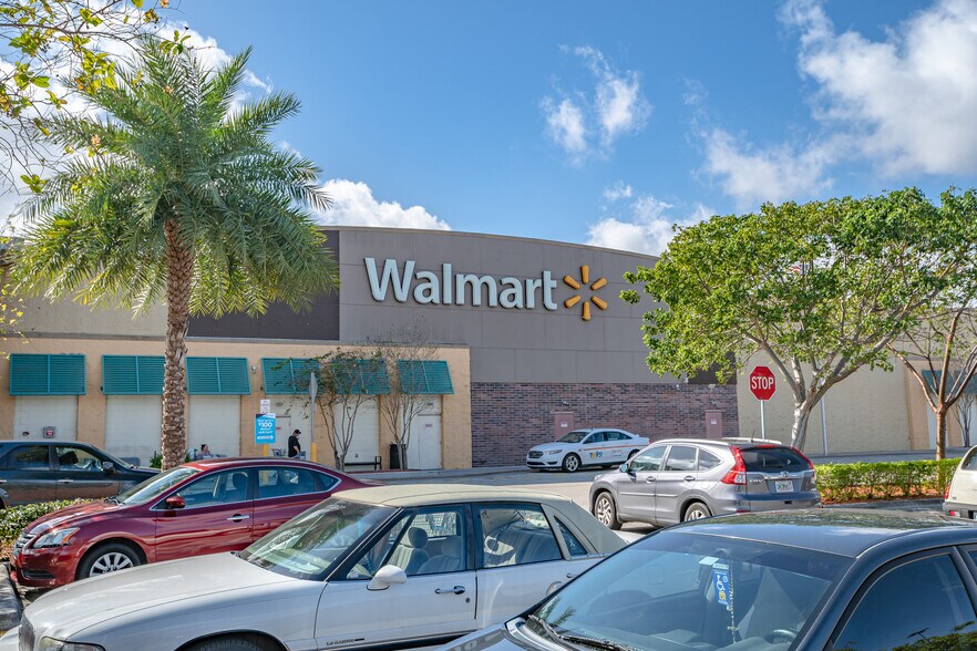 7910 W McNab Rd, North Lauderdale, FL à louer - Photo de l’immeuble – Image 2 sur 23