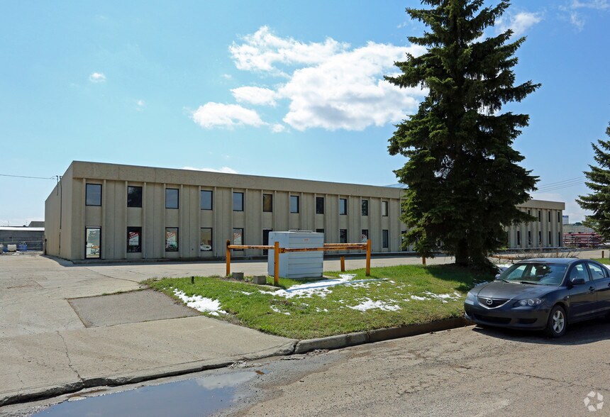 9803-9817 47th Ave NW, Edmonton, AB à louer - Photo de l’immeuble – Image 3 sur 11