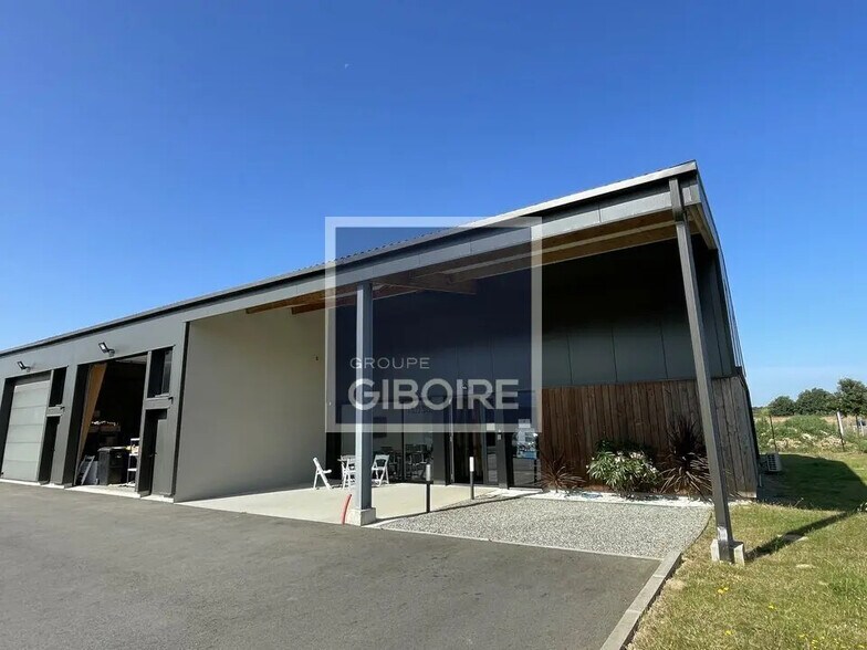 5 Rue De La Plaine, Laillé à louer - Photo de l’immeuble – Image 2 sur 10