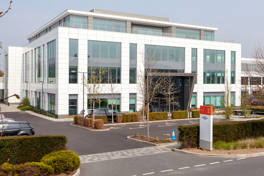 18 Guildford Business Park, Guildford à louer - Photo de l’immeuble – Image 2 sur 15