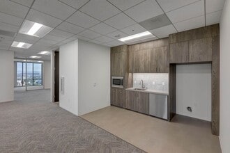 5 Park Plaza, Irvine, CA à louer Photo intérieure– Image 1 sur 7