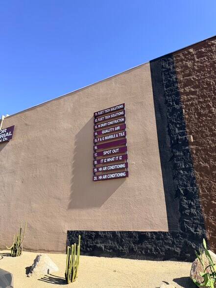 74991 Joni Dr, Palm Desert, CA à louer - Photo de l’immeuble – Image 2 sur 13
