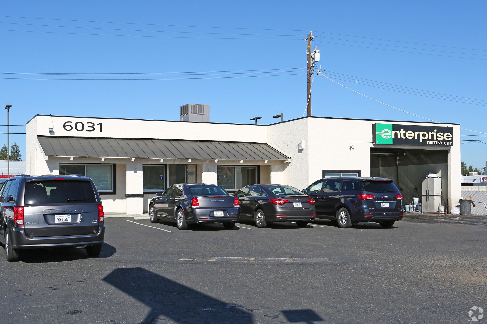 6031 N Blackstone Ave, Fresno, CA à vendre Photo principale– Image 1 sur 6
