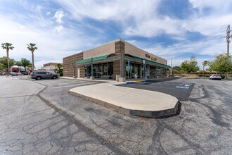 330 W Rancho Vista Blvd, Palmdale, CA à louer Photo de l’immeuble– Image 2 sur 16