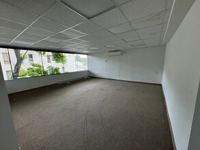 521 Route 111, Hauppauge, NY à louer Photo intérieure– Image 2 sur 4