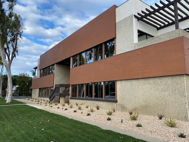 330 N Wood Rd, Camarillo, CA à louer Photo de l’immeuble– Image 1 sur 1