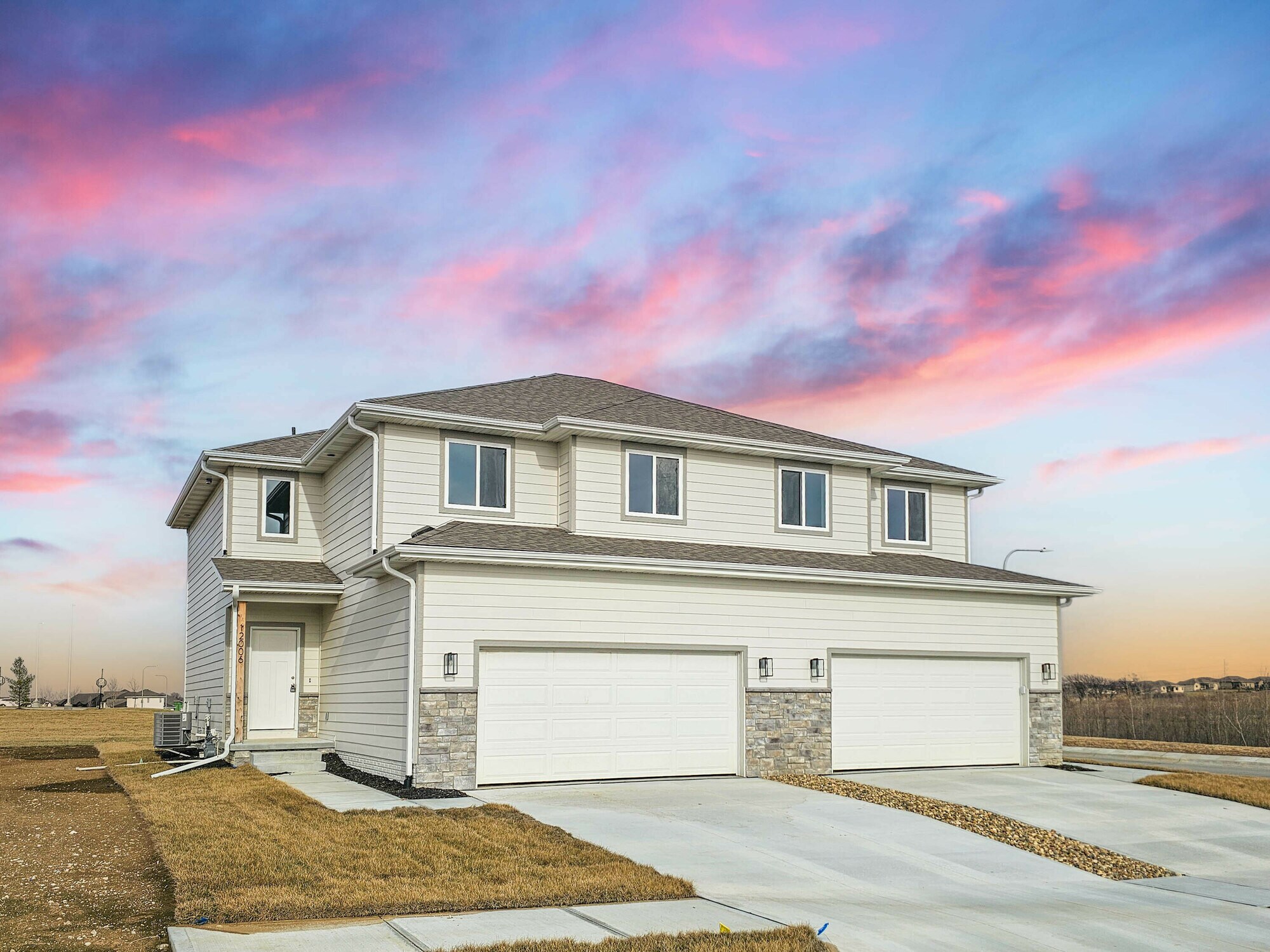 12002-122006 Edgewater Dr, Papillion, NE à vendre Photo principale– Image 1 sur 4