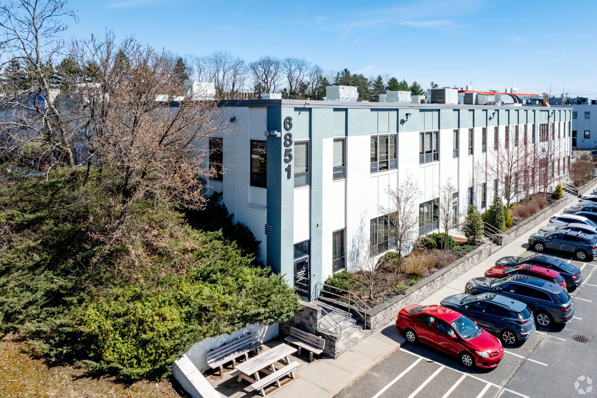 6851 Jericho Tpke, Syosset, NY à louer Photo principale– Image 1 sur 7