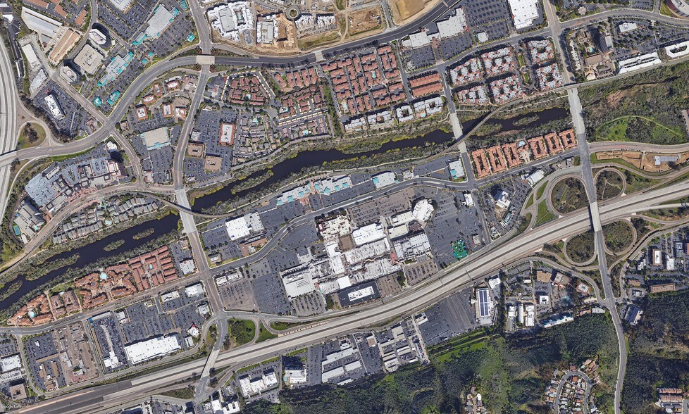 1530-1880 Camino De La Reina, San Diego, CA à louer - Aérien – Image 3 sur 4