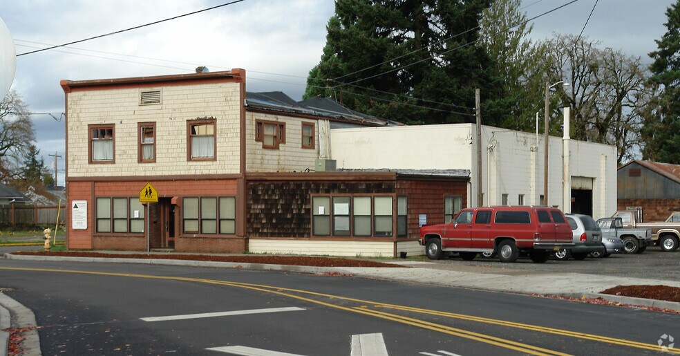 622 N Water St, Silverton, OR à vendre - Photo principale – Image 1 sur 8