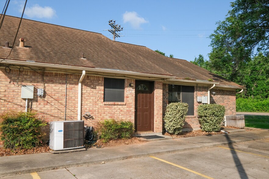 115 N Dixie Dr, Lake Jackson, TX à vendre - Photo de l’immeuble – Image 3 sur 32