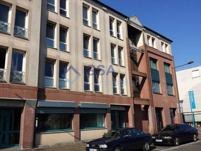 Bureau dans Savigny-le-Temple à louer - Photo de l’immeuble – Image 1 sur 10