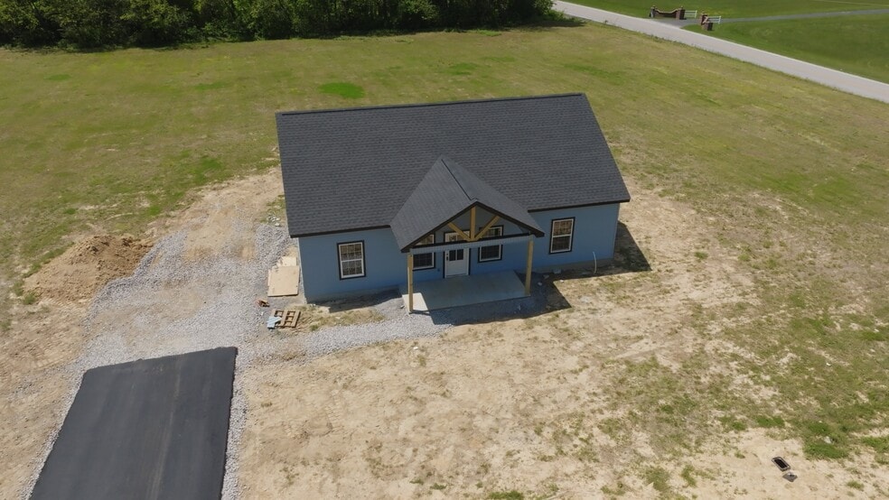 28 Amos Cir, Lafayette, TN à vendre - Aérien – Image 2 sur 2