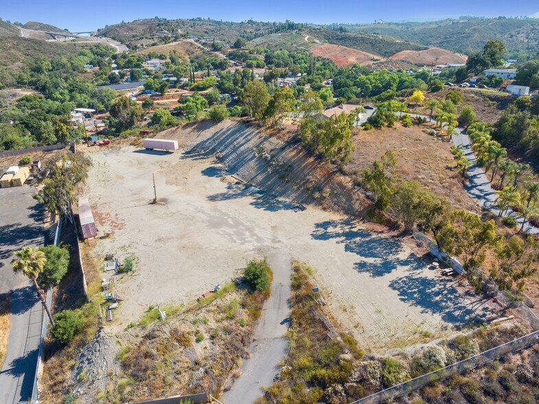 8490 Nelson Way, Escondido, CA à vendre - Photo de l’immeuble – Image 3 sur 13