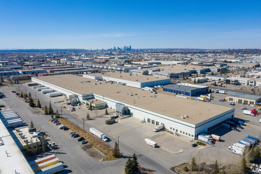 6403 48 St SE, Calgary, AB à louer - Aérien – Image 2 sur 3