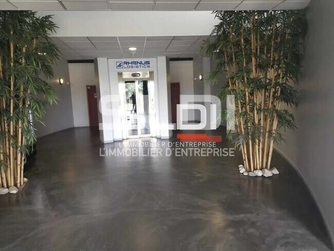 Plus de détails pour 80 Rue Condorcet, Vaulx-Milieu - Bureau à louer