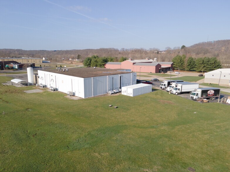1135 Industrial Park Rd, Vandergrift, PA à vendre - Photo de l’immeuble – Image 2 sur 10