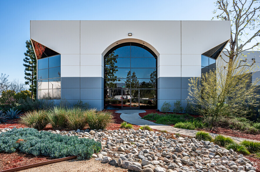1550-1590 S Archibald Ave, Ontario, CA à louer - Photo de l’immeuble – Image 1 sur 6
