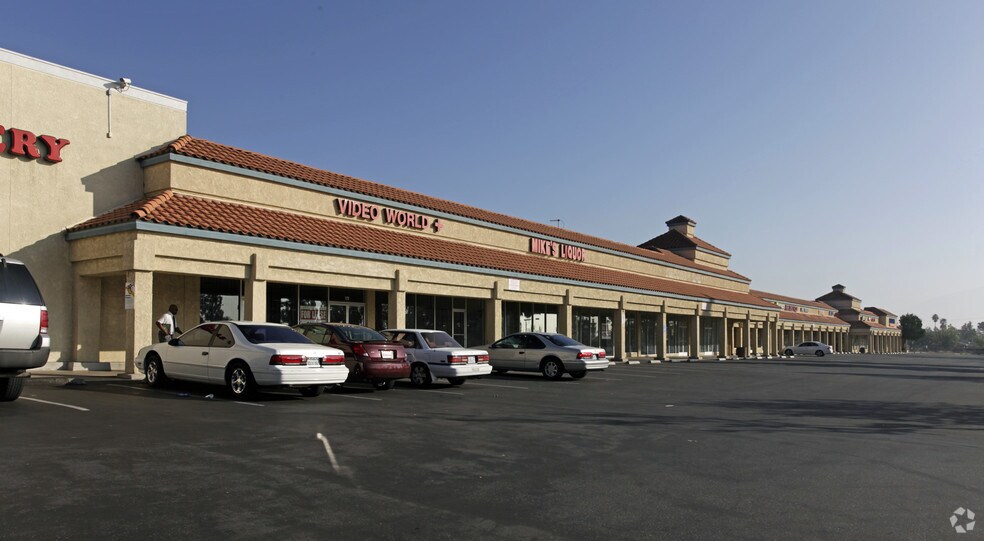 158-250 E Base Line Rd, Rialto, CA à louer - Photo principale – Image 1 sur 3