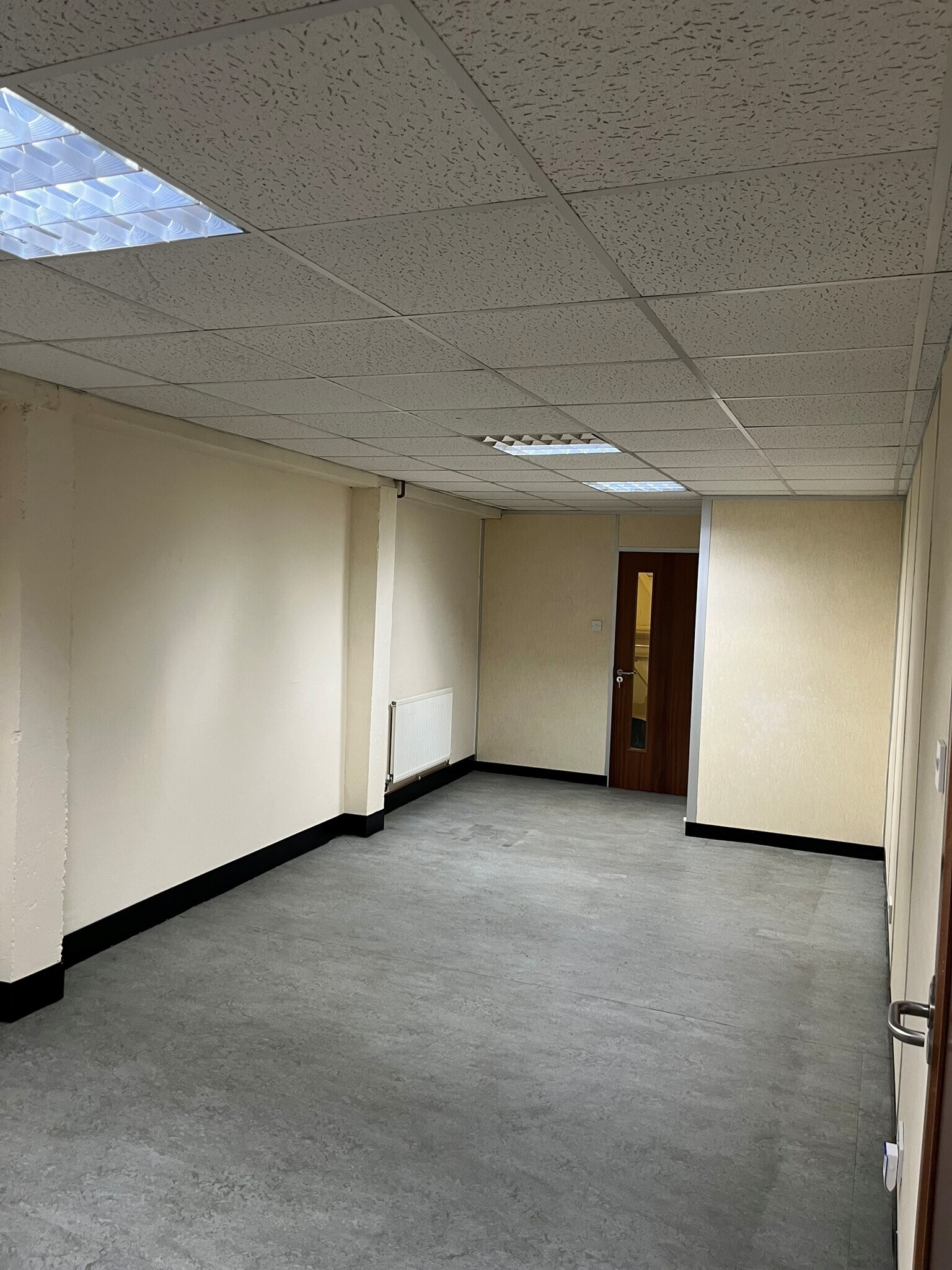 281-285 Wood St, Londres à louer Photo principale– Image 1 sur 8