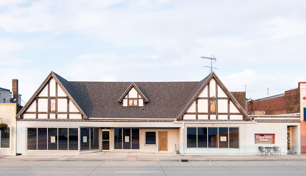 405 Broadway St, Alexandria, MN à vendre - Photo principale – Image 1 sur 5