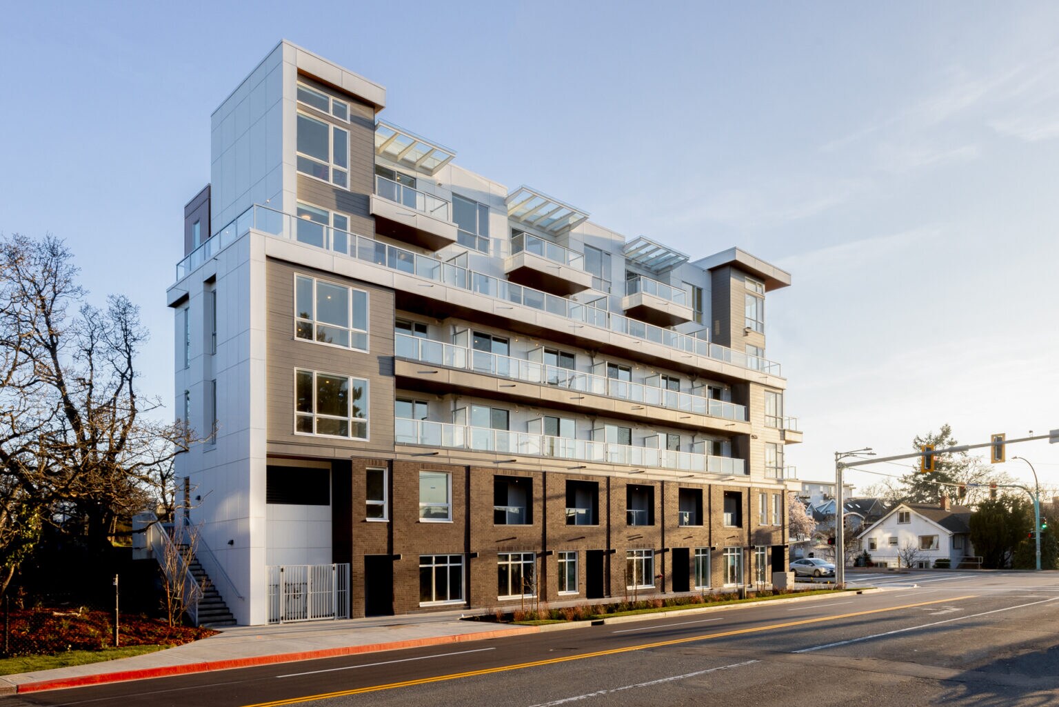 1301 Hillside Av, Victoria, BC à vendre Photo principale– Image 1 sur 3