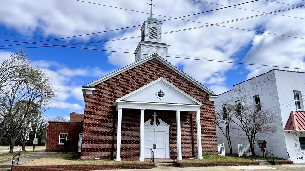 911 Falls Rd, Rocky Mount, NC à vendre - Photo principale – Image 2 sur 29