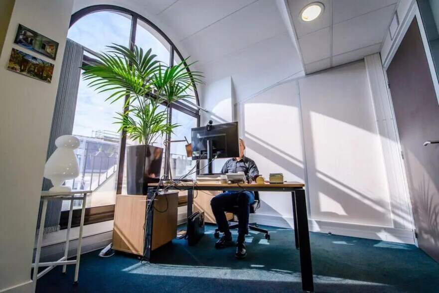 20-22 Rue Des Petits Hôtels, Paris à louer - Photo intérieure – Image 3 sur 5